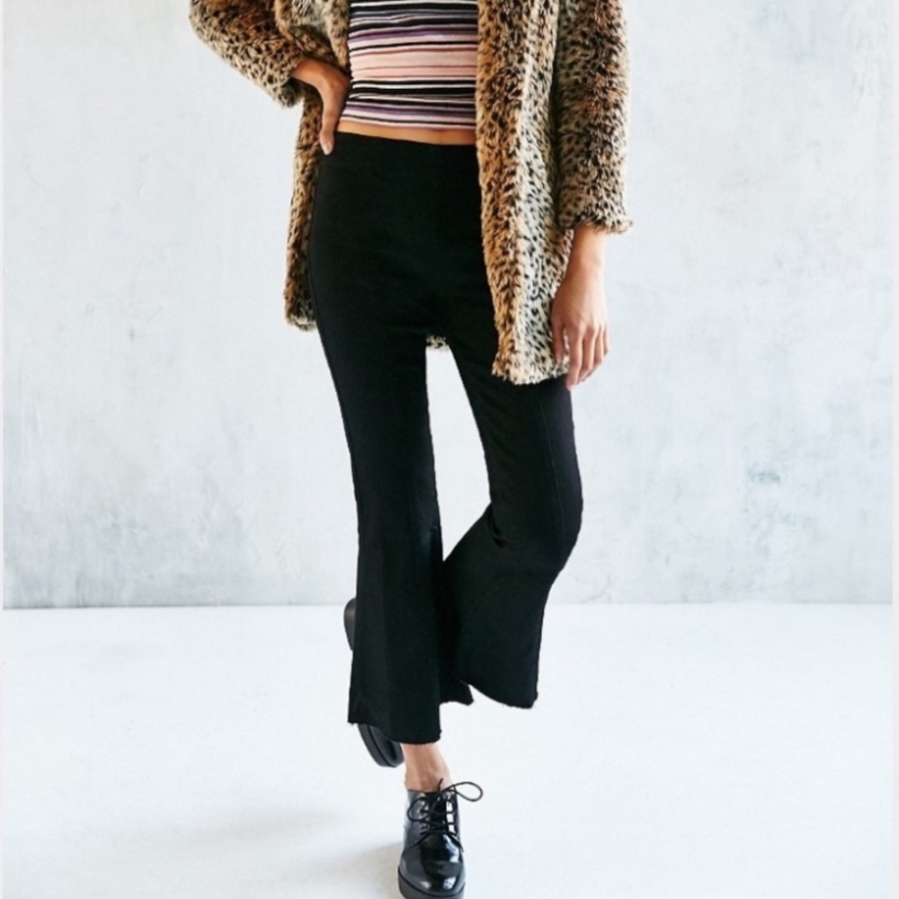 BDG Urban Outfitters SZ29 Black Kick Flare Pull On Frayed Hem Cropped Jeans